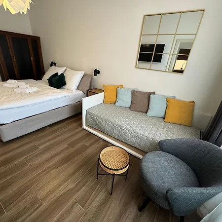 Апартаменты Quiet In The Center Near The Metro With With Balcony And Parking