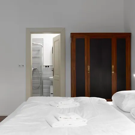 Apartmán Tichy V Centru Mesta U Metra S Balkonem A Parkovanim *