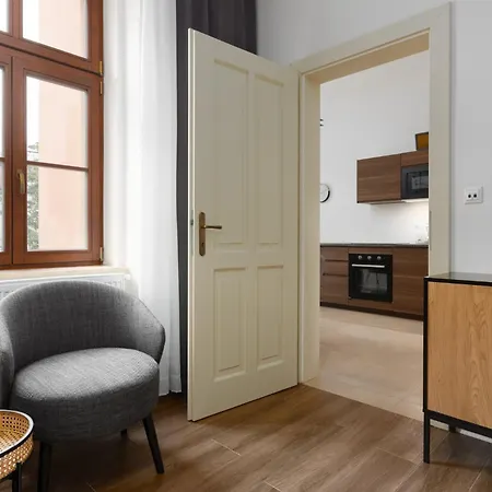 Quiet In The Center Near The Metro With With Balcony And Parking Apartament Praga