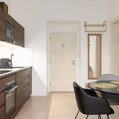 Quiet In The Center Near The Metro With With Balcony And Parking *