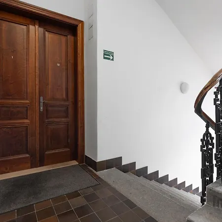 Apartmán Quiet In The Center Near The Metro With With Balcony And Parking