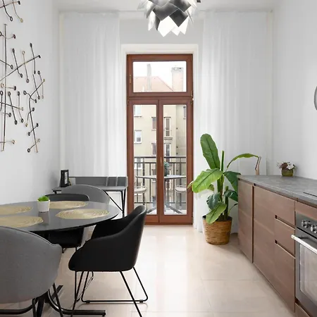 Quiet In The Center Near The Metro With With Balcony And Parking Apartmán
